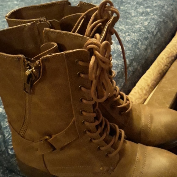 Brown boots - Picture 2 of 3